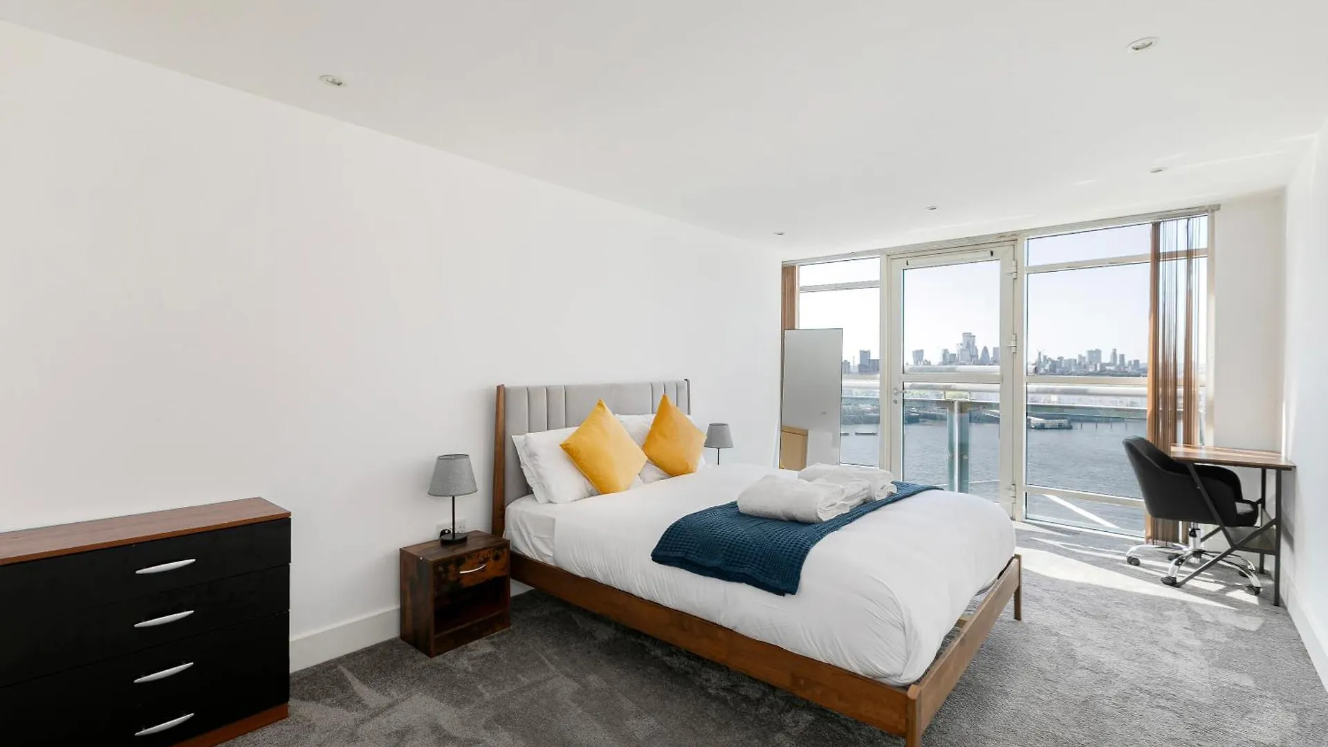 Apartment Pics Worthy London 2 Bedroom 2 Bath Flat Thames View Sleep 6 United Kingdom