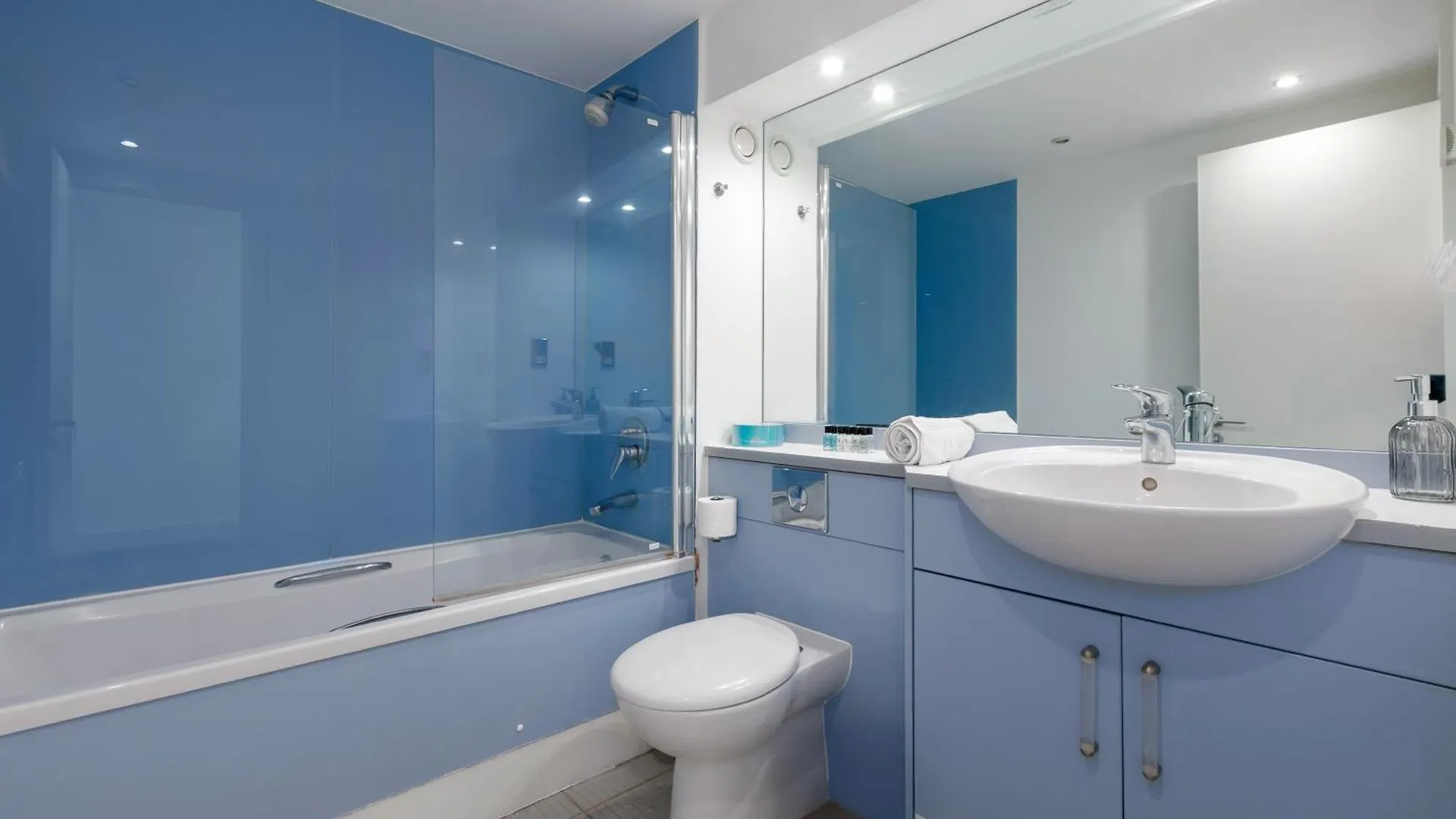 Apartment Pics Worthy London 2 Bedroom 2 Bath Flat Thames View Sleep 6 United Kingdom